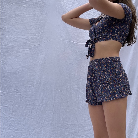 Floral set $10 + shipping - Picture 1 of 4